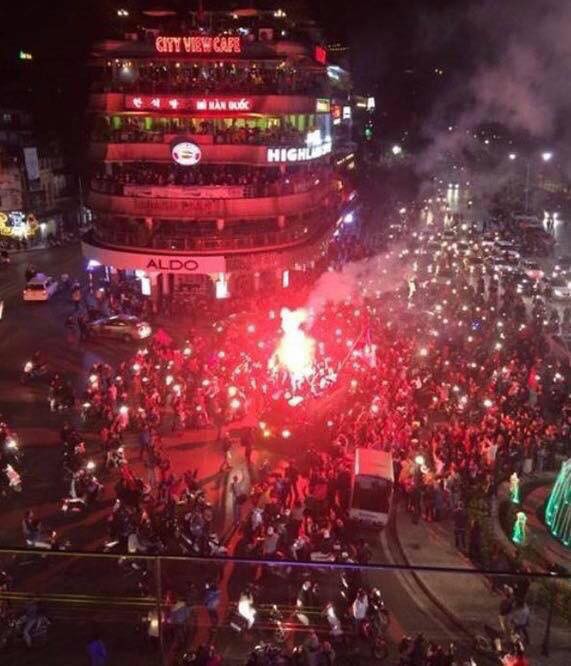 Cả nước vỡ òa với chiến tích lịch sử của U23 Việt Nam